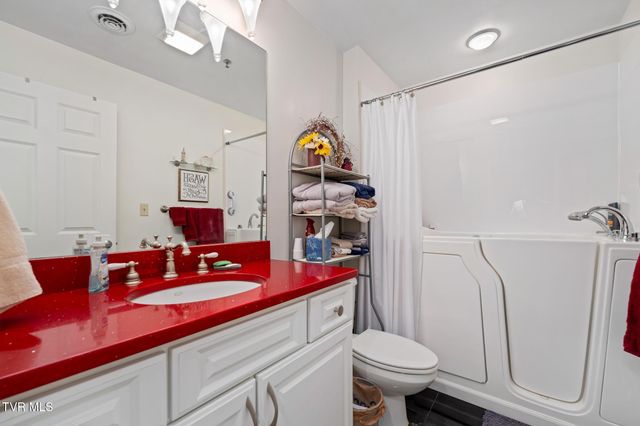 210 Raceday Center Drive Unit 1105, Bristol, TN 37620