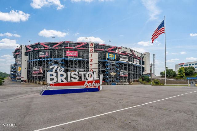 210 Raceday Center Drive Unit 1105, Bristol, TN 37620