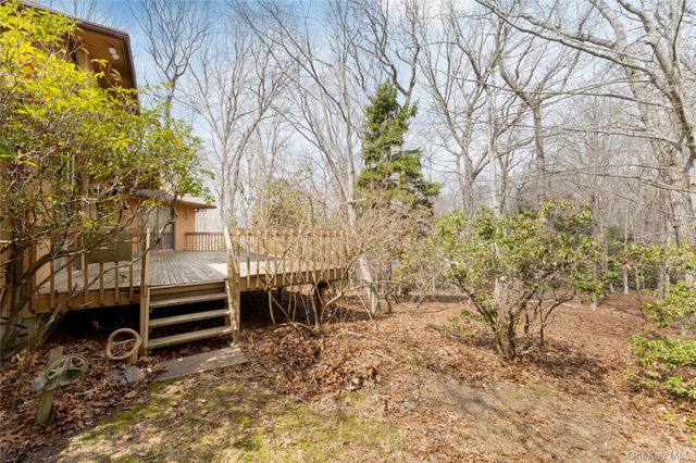 10 Hunters Trail, Wading River, NY 11792
