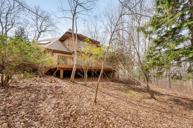 10 Hunters Trail, Wading River, NY 11792