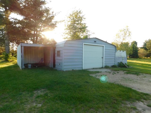 10485 Bagley Avenue, Grant, MI 49327