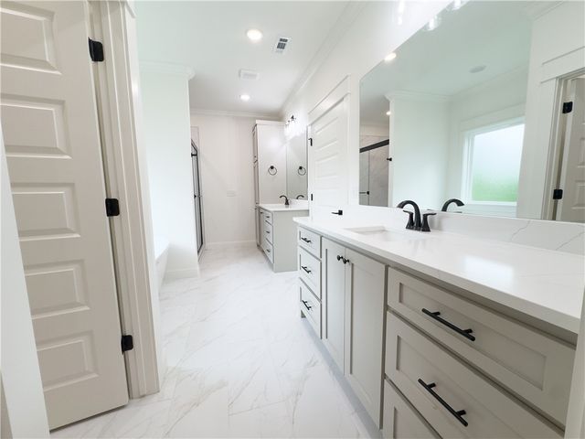 5 Chirnside Lane, Bella Vista, AR 72715
