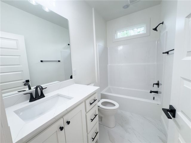 5 Chirnside Lane, Bella Vista, AR 72715