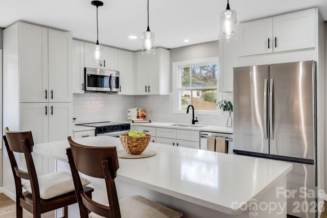 15 Kent Street, Asheville, NC 28803