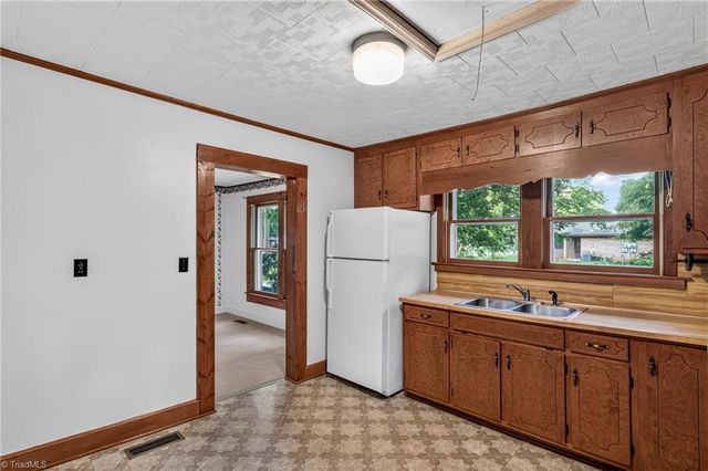 222 W Brower Avenue, Liberty, NC 27298