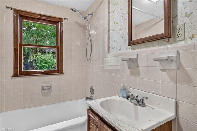 222 W Brower Avenue, Liberty, NC 27298