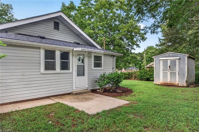 222 W Brower Avenue, Liberty, NC 27298