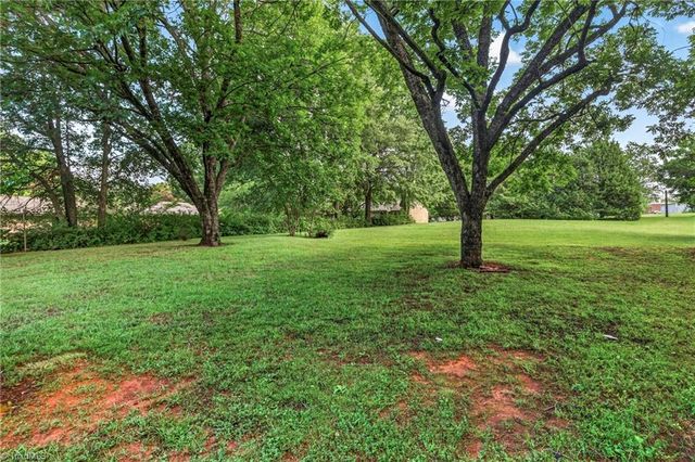 222 W Brower Avenue, Liberty, NC 27298