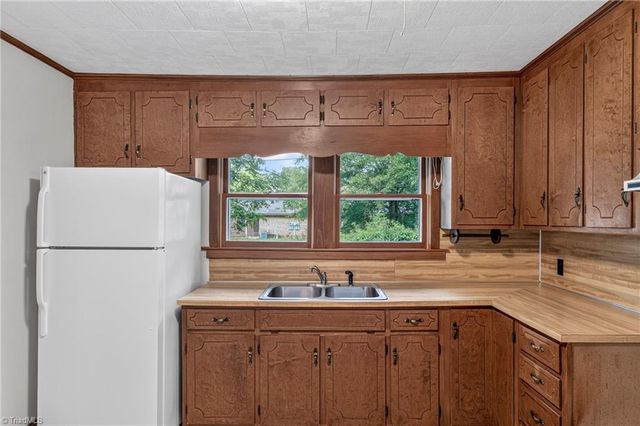 222 W Brower Avenue, Liberty, NC 27298