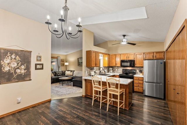 14210 44th Place N 1, Plymouth, MN 55446