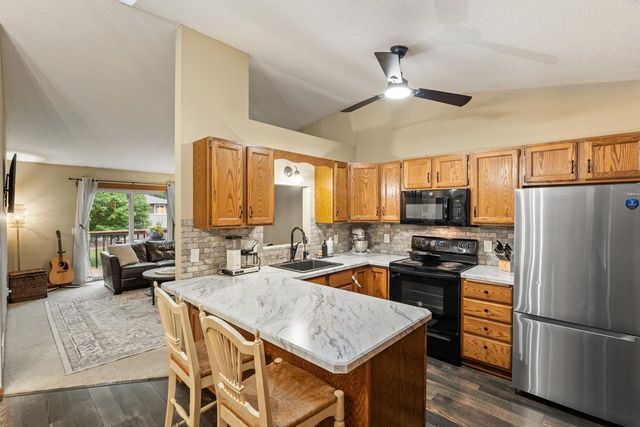 14210 44th Place N 1, Plymouth, MN 55446