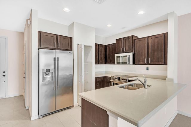 4208 N Dixie Highway 25, Oakland Park, FL 33334