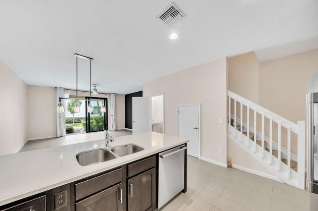 4208 N Dixie Highway 25, Oakland Park, FL 33334