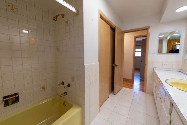 10916 Kingston Street, Westchester, IL 60154