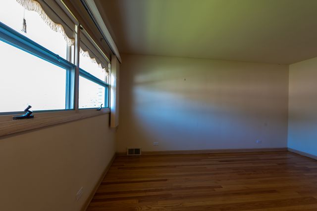 10916 Kingston Street, Westchester, IL 60154