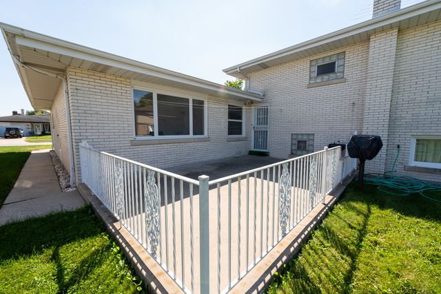 10916 Kingston Street, Westchester, IL 60154