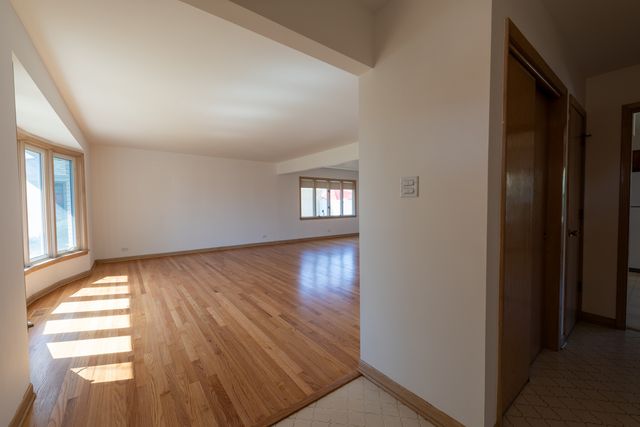 10916 Kingston Street, Westchester, IL 60154