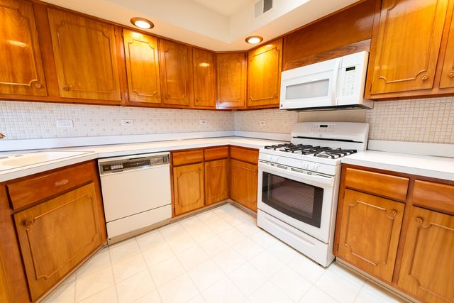 10916 Kingston Street, Westchester, IL 60154