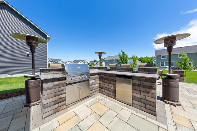 17821 Meadows Way SE, Prior Lake, MN 55372