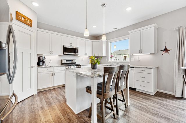 17821 Meadows Way SE, Prior Lake, MN 55372