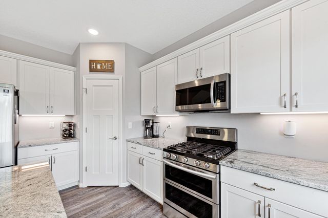 17821 Meadows Way SE, Prior Lake, MN 55372