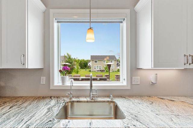 17821 Meadows Way SE, Prior Lake, MN 55372