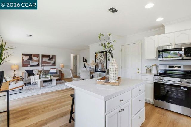 3537 Thunderbird Dr, Concord, CA 94520