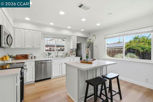3537 Thunderbird Dr, Concord, CA 94520