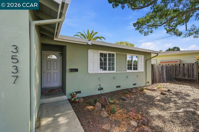 3537 Thunderbird Dr, Concord, CA 94520