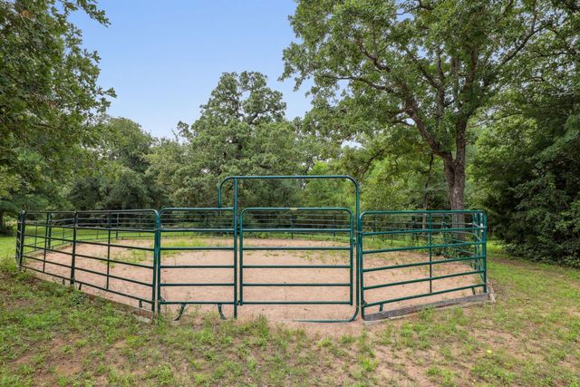 202 The Oaks BLVD, Elgin, TX 78621