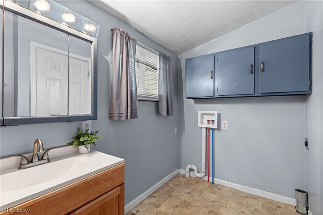 160 S Sugar Street, St Clairsville, OH 43950