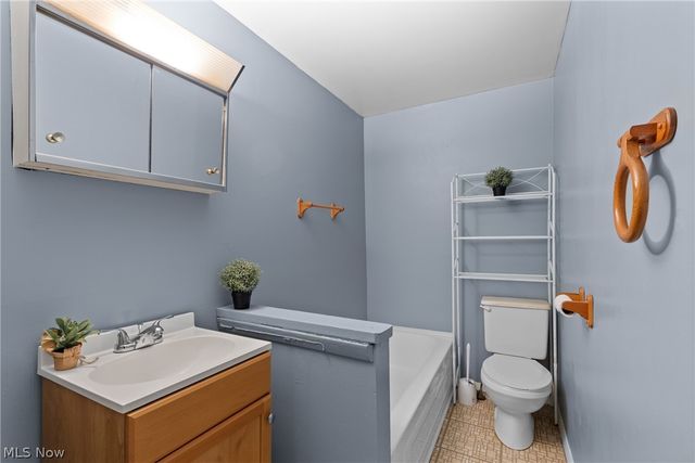 160 S Sugar Street, St Clairsville, OH 43950