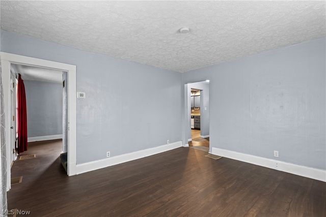 160 S Sugar Street, St Clairsville, OH 43950
