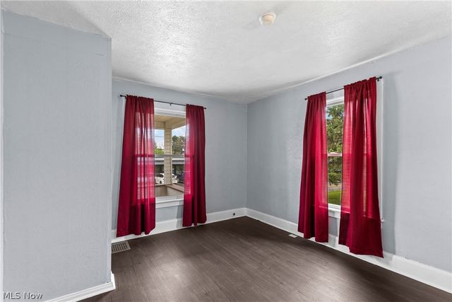 160 S Sugar Street, St Clairsville, OH 43950