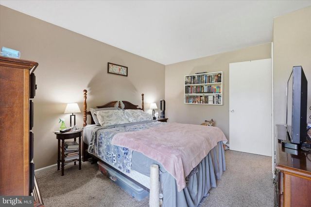 206 KNOLL DR, Blackwood, NJ 08012