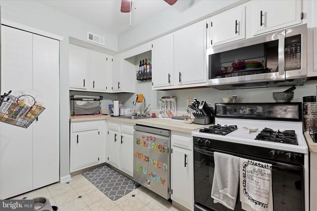 206 KNOLL DR, Blackwood, NJ 08012