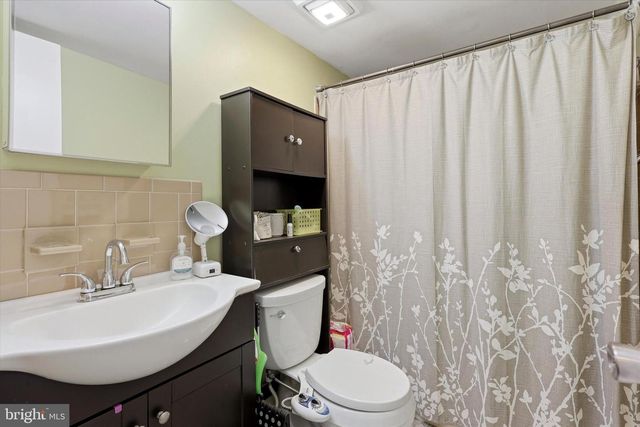 206 KNOLL DR, Blackwood, NJ 08012