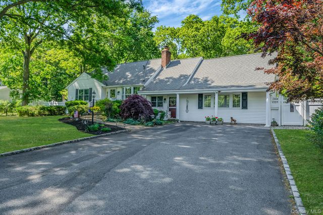 53 Mobrey Lane, Smithtown, NY 11787
