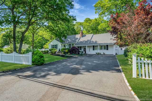 53 Mobrey Lane, Smithtown, NY 11787