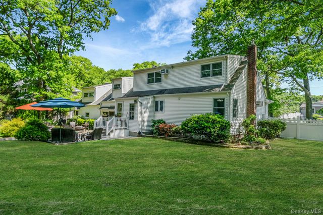 53 Mobrey Lane, Smithtown, NY 11787