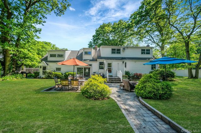 53 Mobrey Lane, Smithtown, NY 11787