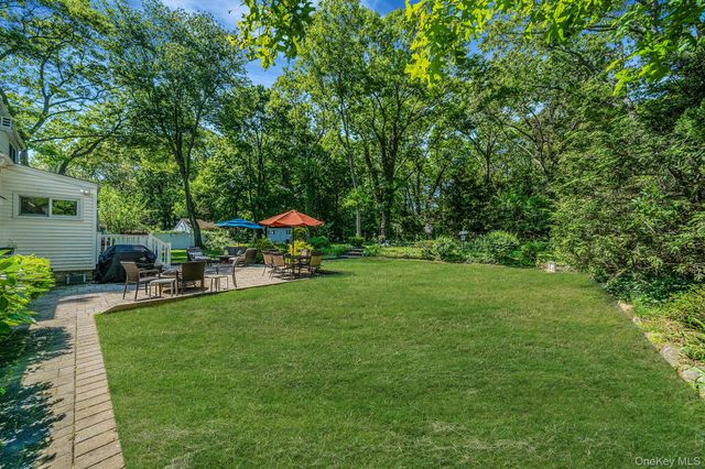 53 Mobrey Lane, Smithtown, NY 11787