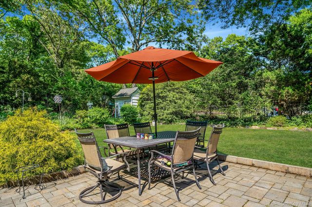 53 Mobrey Lane, Smithtown, NY 11787