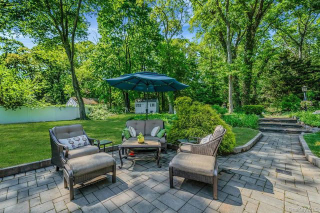 53 Mobrey Lane, Smithtown, NY 11787