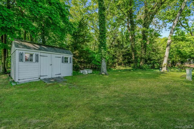 53 Mobrey Lane, Smithtown, NY 11787