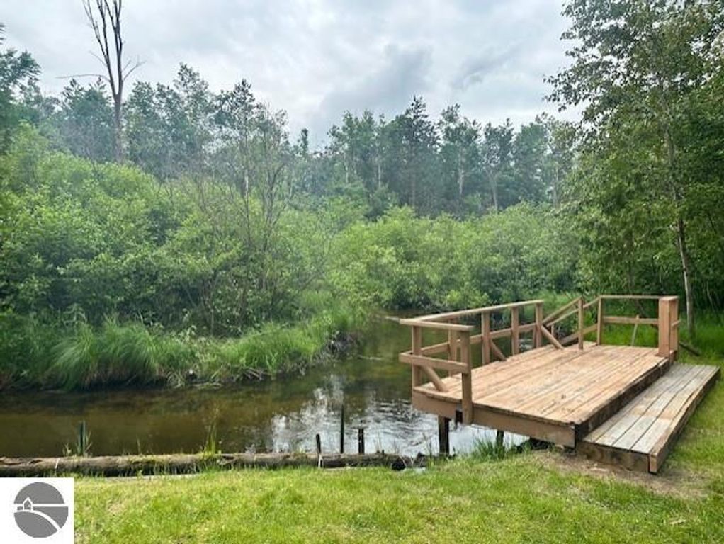 Image 4 of property listing at 2706 Newatch Avenue, Grayling, MI 49738