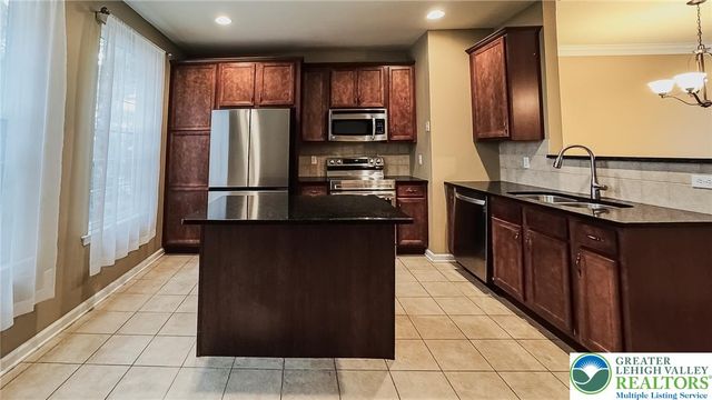 1508 Brookstone Place, Hellertown Boro, PA 18055