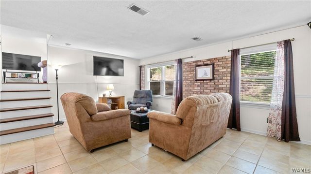 5605 Northwood Lake E, Northport, AL 35473