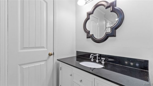 5605 Northwood Lake E, Northport, AL 35473