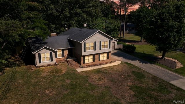 5605 Northwood Lake E, Northport, AL 35473